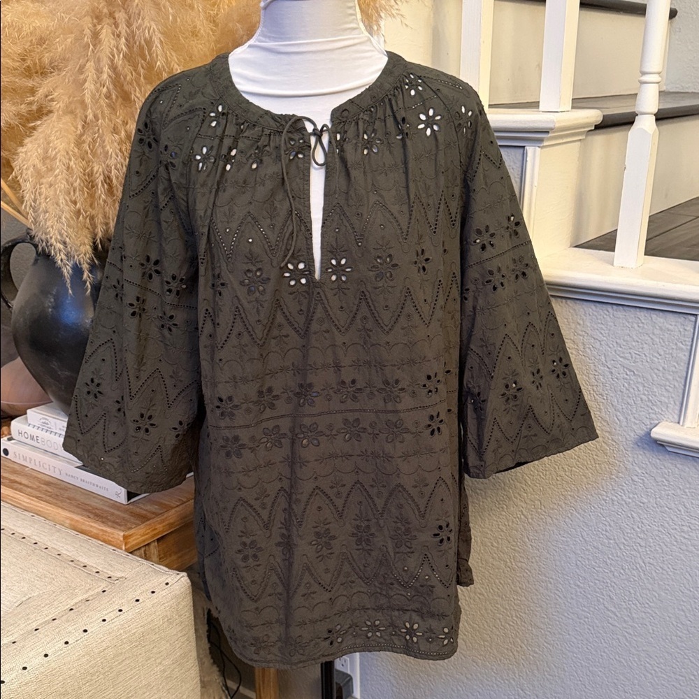 J. Jill Olive Green Eyelet Tassel Tie Top Quarter Sleeve Size Medium